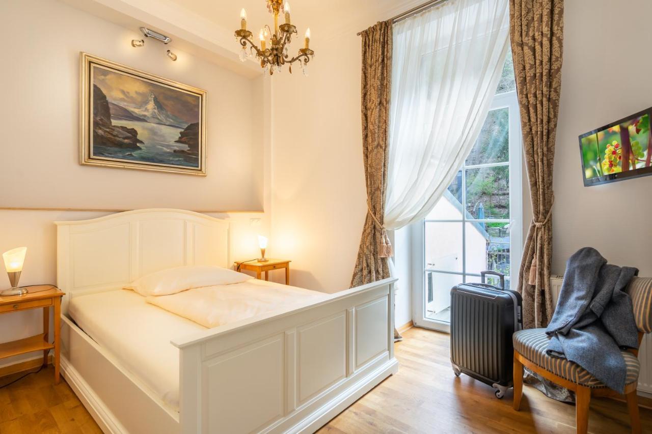 Romantisches Hotel Zur Post Brodenbach Bagian luar foto